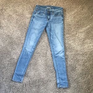 AE Light Wash Super Stretch Jegging size 4